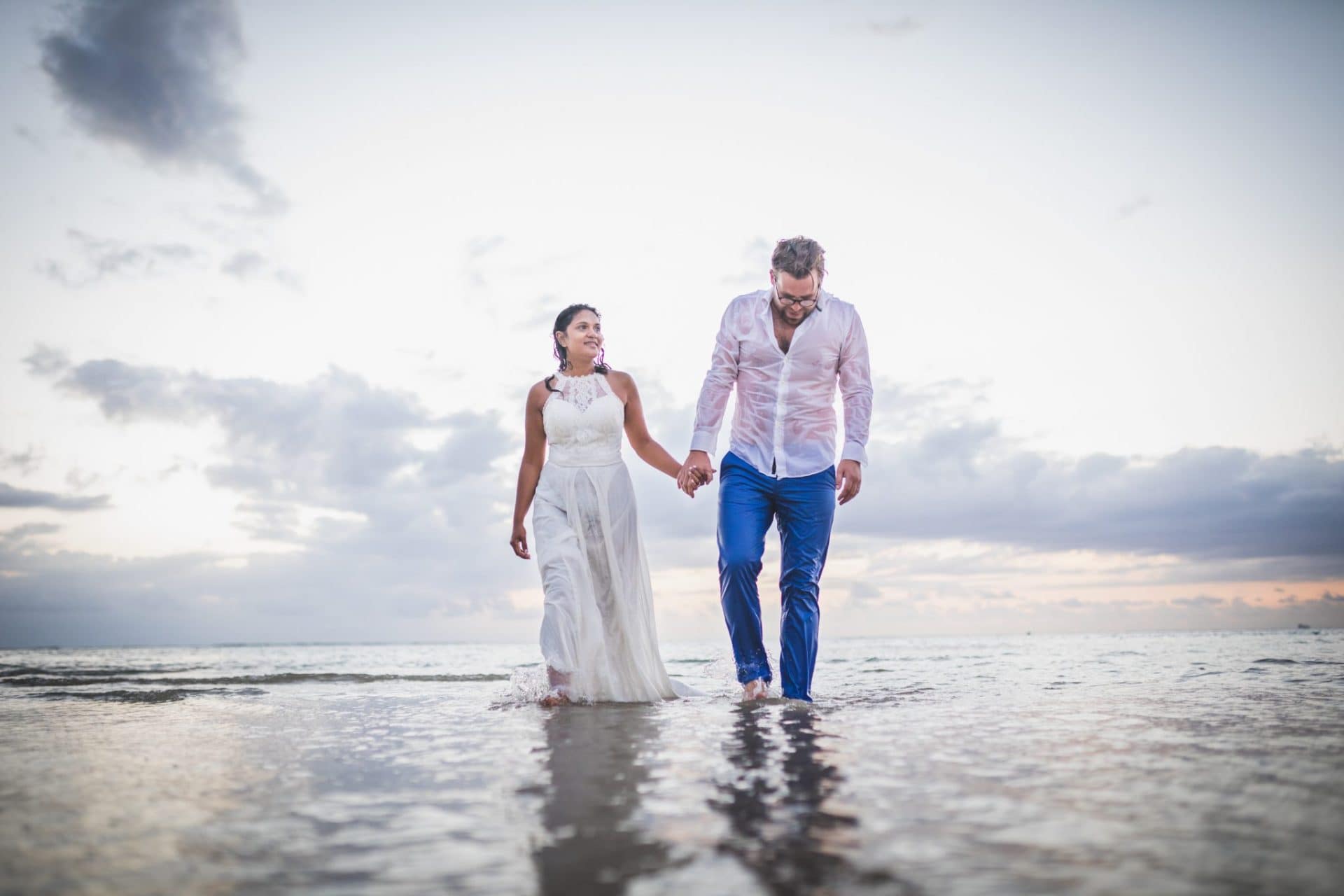 after wedding couple sur la plage île maurice
